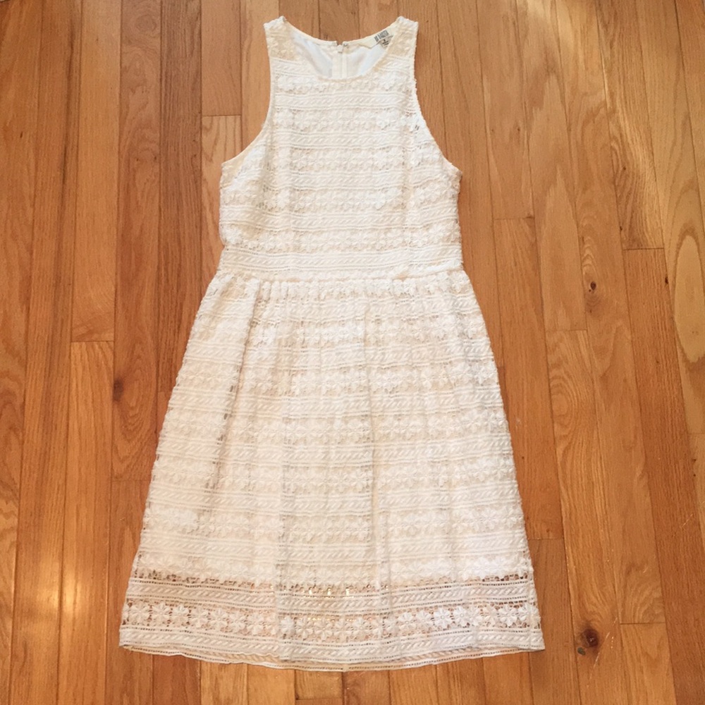 BB DAKOTA WHITE LACE DRESS SIZE 2